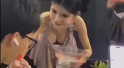 吃网红黑瓜视频在线播放,揭秘网络红人的幕后生活