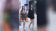 小姐姐走路从左到右,小姐姐的优雅行走画卷