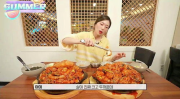 小姐姐的一天吃大餐英文,An Exquisite Day: A Culinary Journey with the Lady of Luxe Eats