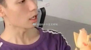网红帅哥吃瓜图片高清壁纸,高清壁纸捕捉瓜香四溢